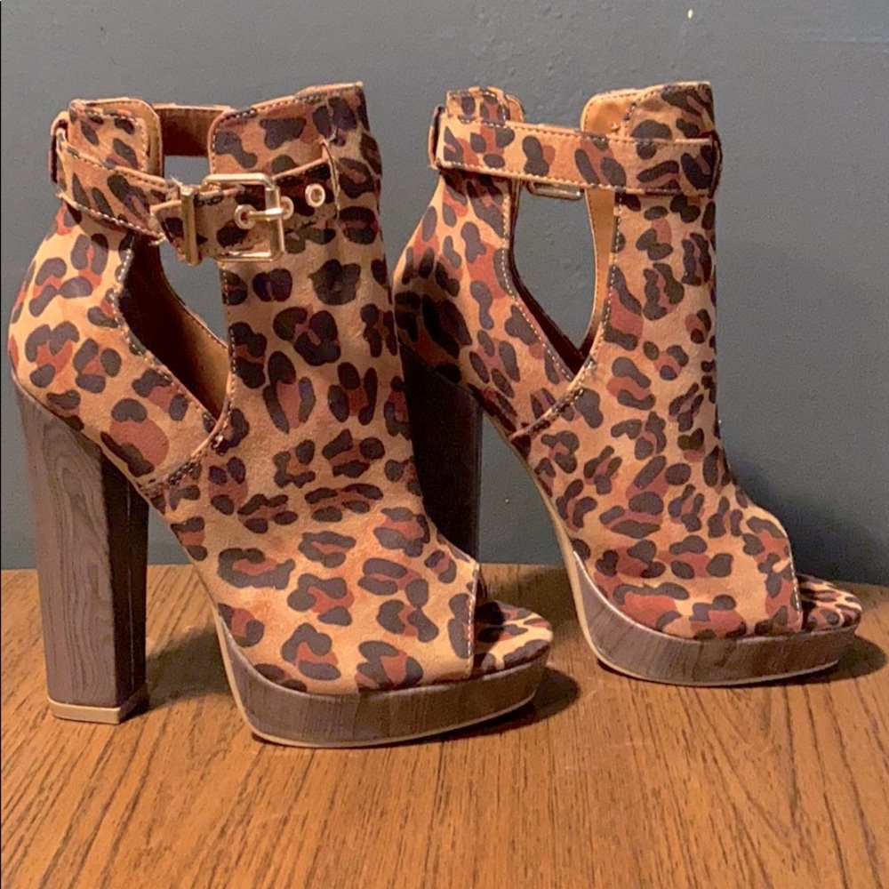 NEW Open Toe Cheetah Print Ankle Booties w/ Buckle